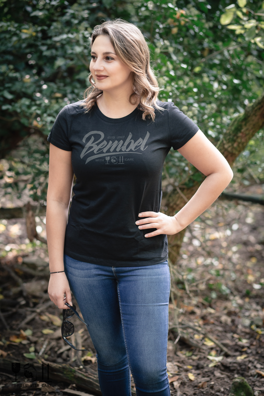BEMBEL-WITH-CARE Girlie-Shirt Bembel-Schriftzug getragen im Wald, Apfelwein, Cider